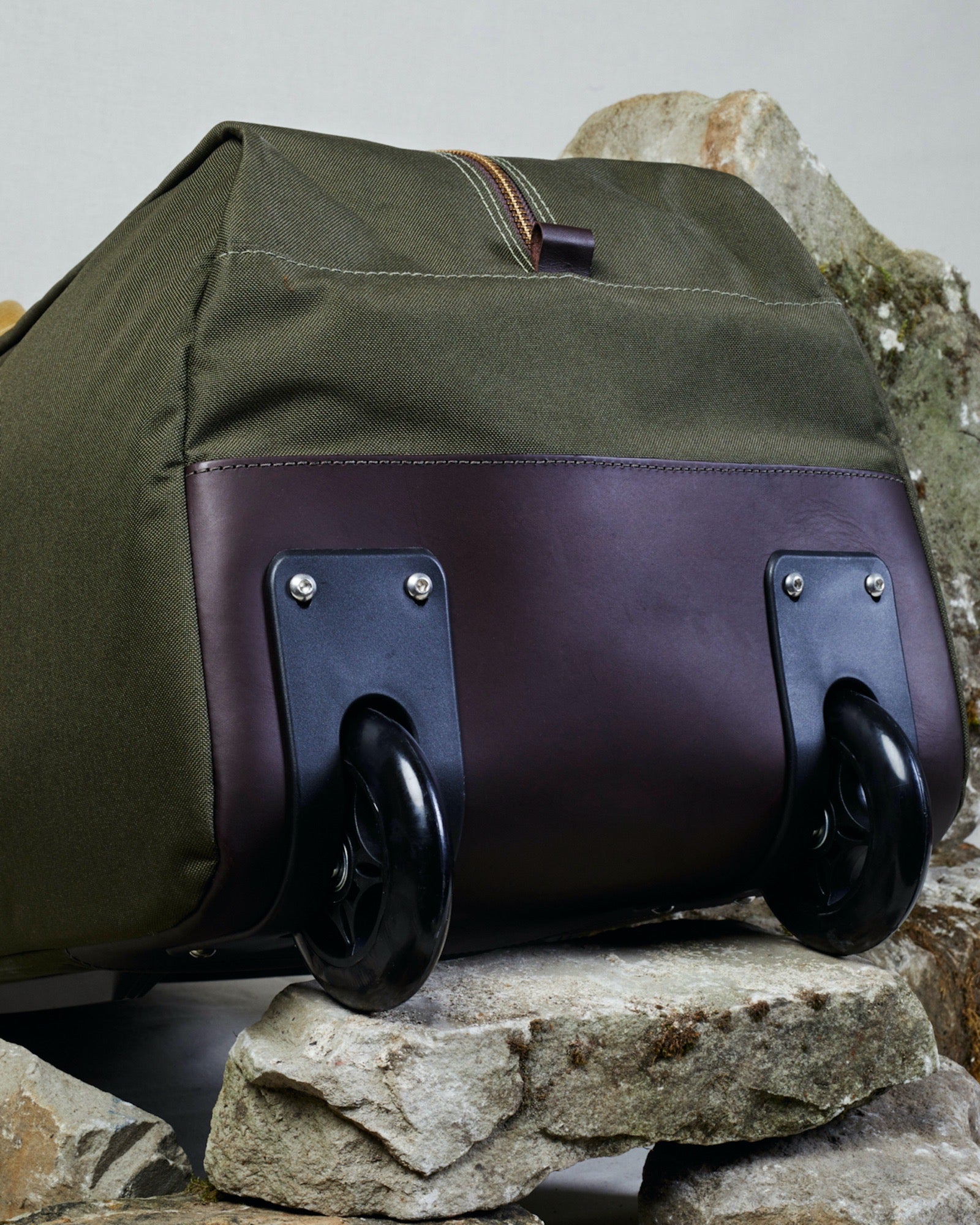 Small weekend bag with wheels clearance